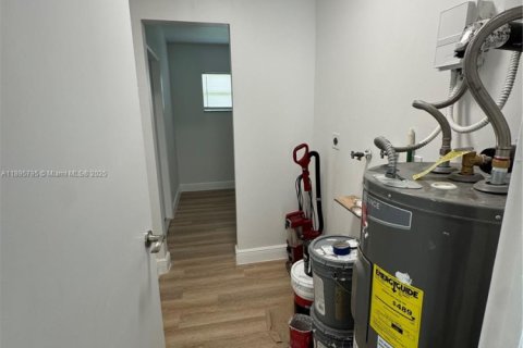 Commercial property in Plantation, Florida 306.21 sq.m. № 1948917 - photo 22