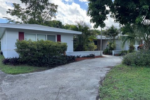 Commercial property in Plantation, Florida 306.21 sq.m. № 1948917 - photo 2