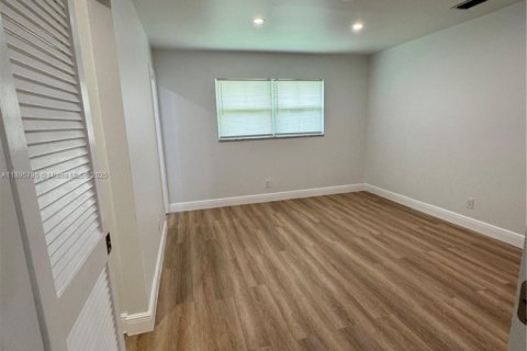 Commercial property in Plantation, Florida 306.21 sq.m. № 1948917 - photo 24