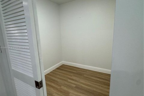 Commercial property in Plantation, Florida 306.21 sq.m. № 1948917 - photo 23