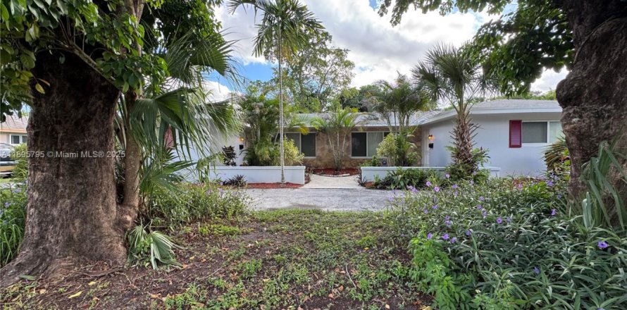 Commercial property in Plantation, Florida 306.21 sq.m. № 1948917