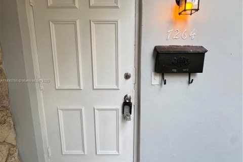 Commercial property in Plantation, Florida 306.21 sq.m. № 1948917 - photo 16