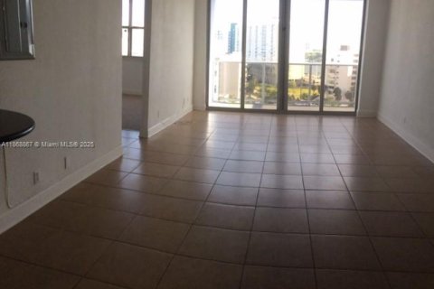 Condominio en alquiler en Miami Beach, Florida, 1 dormitorio, 84.08 m2 № 1896534 - foto 17
