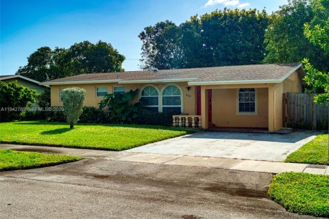 Villa ou maison à vendre à Deerfield Beach, Floride: 4 chambres, 192.87 m2 № 2000143 - photo 2