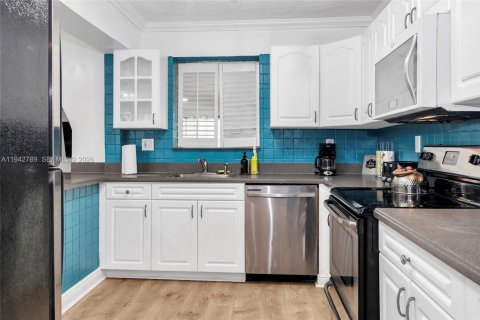 Villa ou maison à vendre à Deerfield Beach, Floride: 4 chambres, 192.87 m2 № 2000143 - photo 8