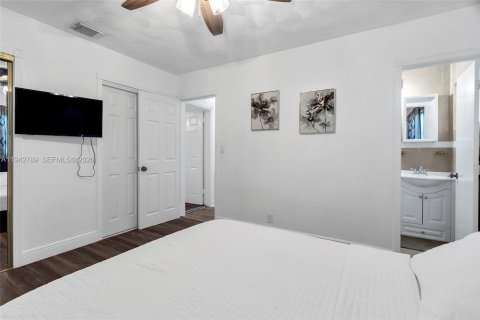 Villa ou maison à vendre à Deerfield Beach, Floride: 4 chambres, 192.87 m2 № 2000143 - photo 18