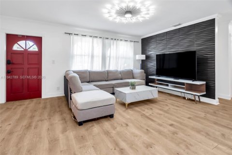 Villa ou maison à vendre à Deerfield Beach, Floride: 4 chambres, 192.87 m2 № 2000143 - photo 9