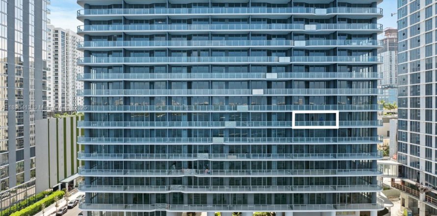 Кондоминиум с 2 спальнями в Майами, Флорида № 1949363