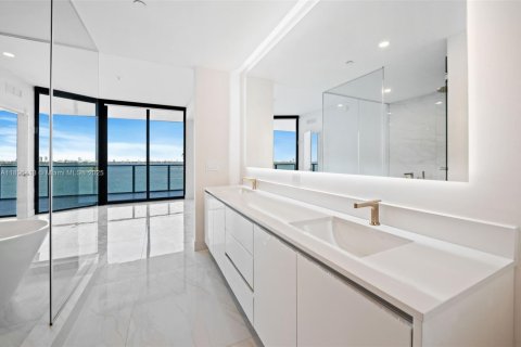 Снять в аренду кондоминиум в Майами, Флорида 2 спальни, № 1949363 - фото 17
