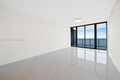 Снять в аренду кондоминиум в Майами, Флорида 2 спальни, № 1949363 - фото 8