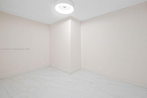 Снять в аренду кондоминиум в Майами, Флорида 2 спальни, № 1949363 - фото 19