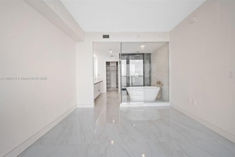 Снять в аренду кондоминиум в Майами, Флорида 2 спальни, № 1949363 - фото 16