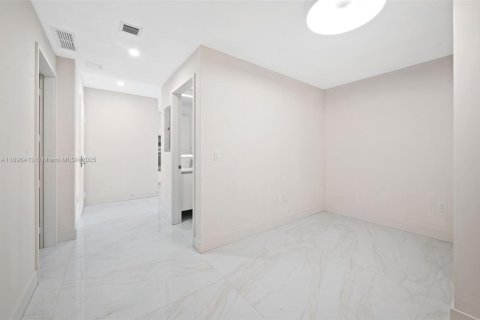 Снять в аренду кондоминиум в Майами, Флорида 2 спальни, № 1949363 - фото 20