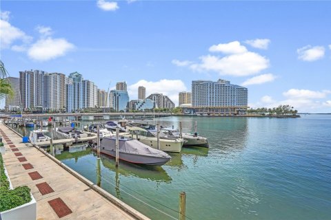 Condominio en venta en Miami, Florida, 2 dormitorios, 91.97 m2 № 1781971 - foto 30