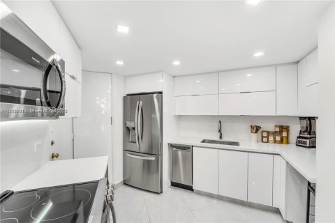 Condominio en venta en Miami, Florida, 2 dormitorios, 91.97 m2 № 1781971 - foto 2