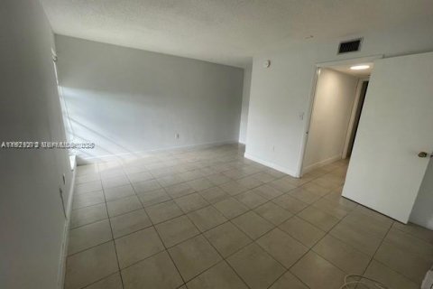 Copropriété à louer à North Miami, Floride: 2 chambres, 97.18 m2 № 1976928 - photo 15