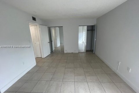 Copropriété à louer à North Miami, Floride: 2 chambres, 97.18 m2 № 1976928 - photo 12