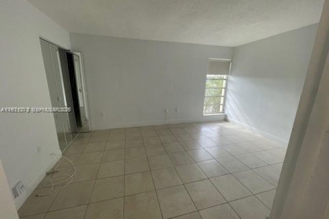 Copropriété à louer à North Miami, Floride: 2 chambres, 97.18 m2 № 1976928 - photo 13
