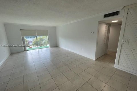 Copropriété à louer à North Miami, Floride: 2 chambres, 97.18 m2 № 1976928 - photo 9