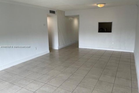 Copropriété à louer à North Miami, Floride: 2 chambres, 97.18 m2 № 1976928 - photo 3