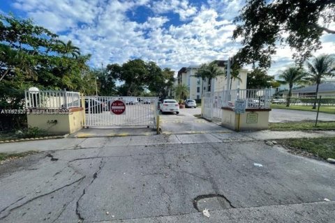 Copropriété à louer à North Miami, Floride: 2 chambres, 97.18 m2 № 1976928 - photo 27