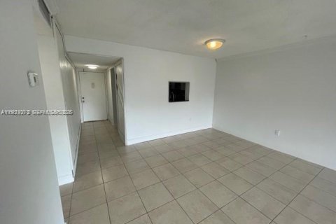 Copropriété à louer à North Miami, Floride: 2 chambres, 97.18 m2 № 1976928 - photo 4