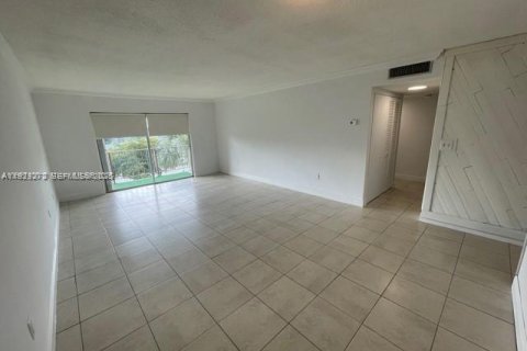 Copropriété à louer à North Miami, Floride: 2 chambres, 97.18 m2 № 1976928 - photo 2
