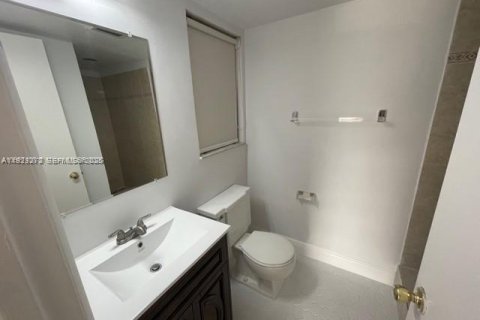 Copropriété à louer à North Miami, Floride: 2 chambres, 97.18 m2 № 1976928 - photo 16