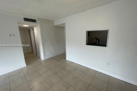 Copropriété à louer à North Miami, Floride: 2 chambres, 97.18 m2 № 1976928 - photo 5