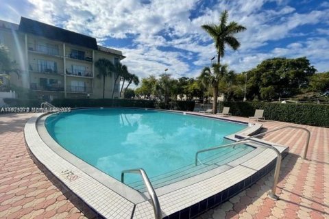 Copropriété à louer à North Miami, Floride: 2 chambres, 97.18 m2 № 1976928 - photo 23