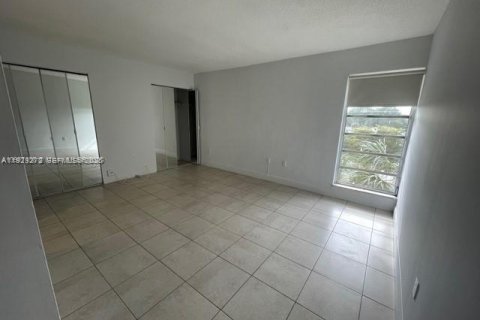 Copropriété à louer à North Miami, Floride: 2 chambres, 97.18 m2 № 1976928 - photo 14