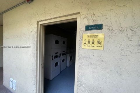 Copropriété à louer à North Miami, Floride: 2 chambres, 97.18 m2 № 1976928 - photo 20