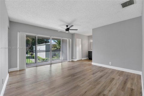 Copropriété à louer à Tamarac, Floride: 4 chambres, 201.6 m2 № 1987285 - photo 14
