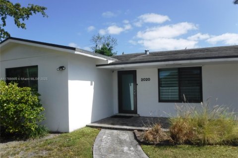 House in Miami, Florida 3 bedrooms, 155.52 sq.m. № 1864564 - photo 2