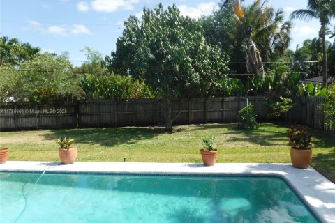 House in Miami, Florida 3 bedrooms, 155.52 sq.m. № 1864564 - photo 6