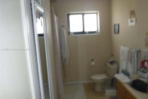 House in Miami, Florida 3 bedrooms, 155.52 sq.m. № 1864564 - photo 7
