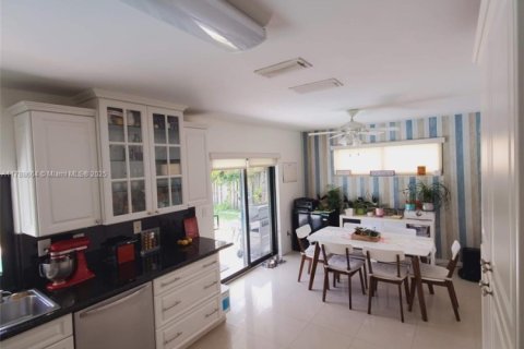 House in Miami, Florida 3 bedrooms, 155.52 sq.m. № 1864564 - photo 5