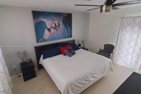 House in Miami, Florida 3 bedrooms, 155.52 sq.m. № 1864564 - photo 25