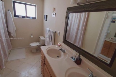 House in Miami, Florida 3 bedrooms, 155.52 sq.m. № 1864564 - photo 22