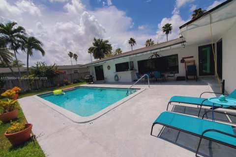 House in Miami, Florida 3 bedrooms, 155.52 sq.m. № 1864564 - photo 30