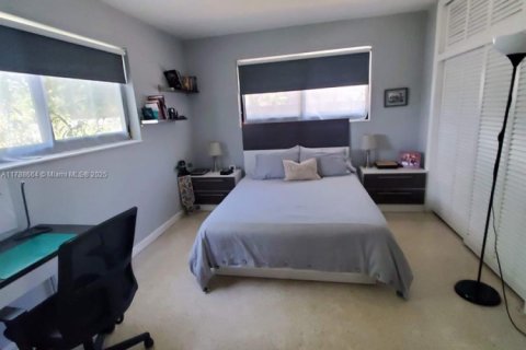 House in Miami, Florida 3 bedrooms, 155.52 sq.m. № 1864564 - photo 28