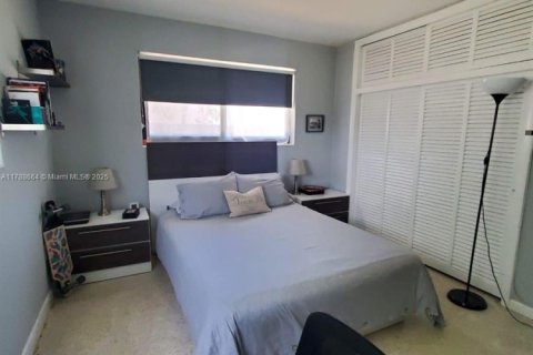 House in Miami, Florida 3 bedrooms, 155.52 sq.m. № 1864564 - photo 29