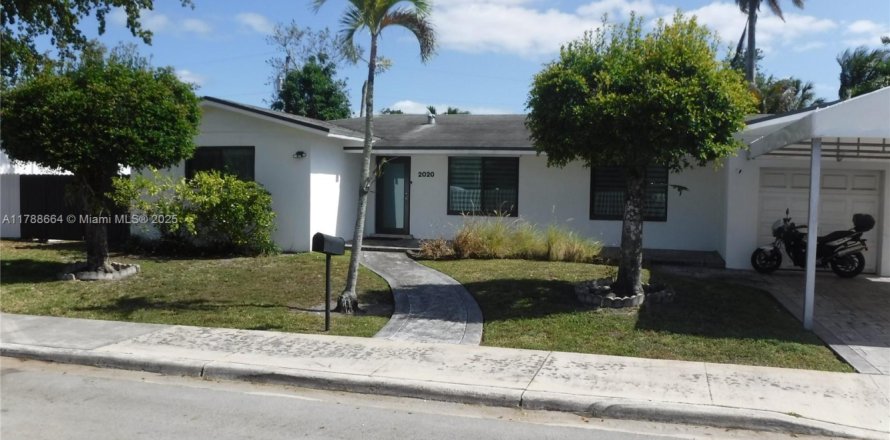 House in Miami, Florida 3 bedrooms, 155.52 sq.m. № 1864564