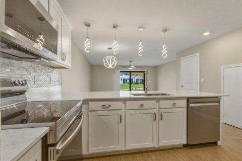 Adosado en venta en Riviera Beach, Florida, 3 dormitorios, 149.48 m2 № 2062653 - foto 10