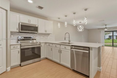 Adosado en venta en Riviera Beach, Florida, 3 dormitorios, 149.48 m2 № 2062653 - foto 9