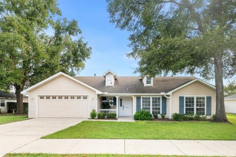 House in Newberry, Florida 3 bedrooms, 152.73 sq.m. № 2350158