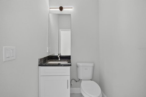 House in Thonotosassa, Florida 3 bedrooms, 180.6 sq.m. № 2324266 - photo 16