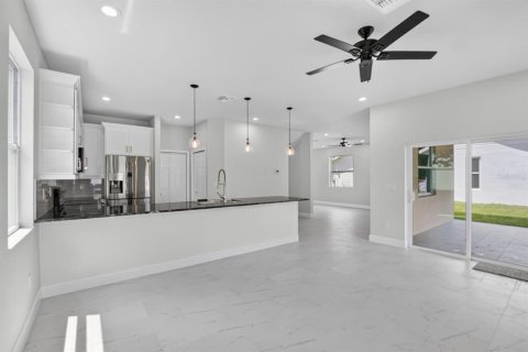 House in Thonotosassa, Florida 3 bedrooms, 180.6 sq.m. № 2324266 - photo 15