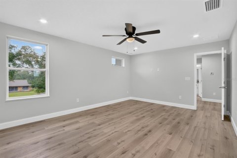 House in Thonotosassa, Florida 3 bedrooms, 180.6 sq.m. № 2324266 - photo 21