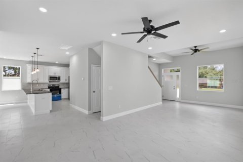 House in Thonotosassa, Florida 3 bedrooms, 180.6 sq.m. № 2324266 - photo 11